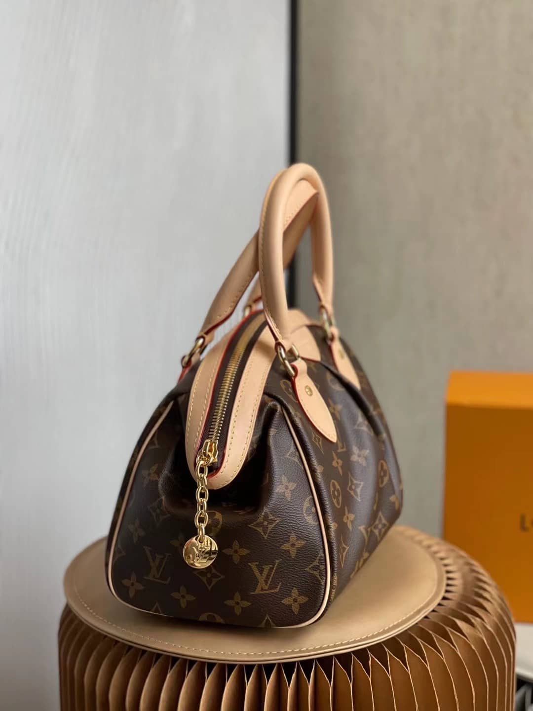 L0vis Vvtt0n Monogram Tivoli PM M40143 Replica Shoulder Bag