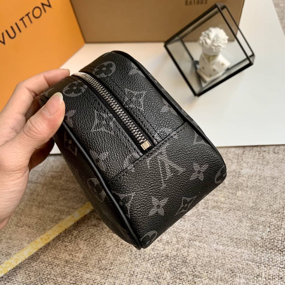 L0vis Vvtt0n Monogram Canvas Toiletry Bag Replica Black M47527