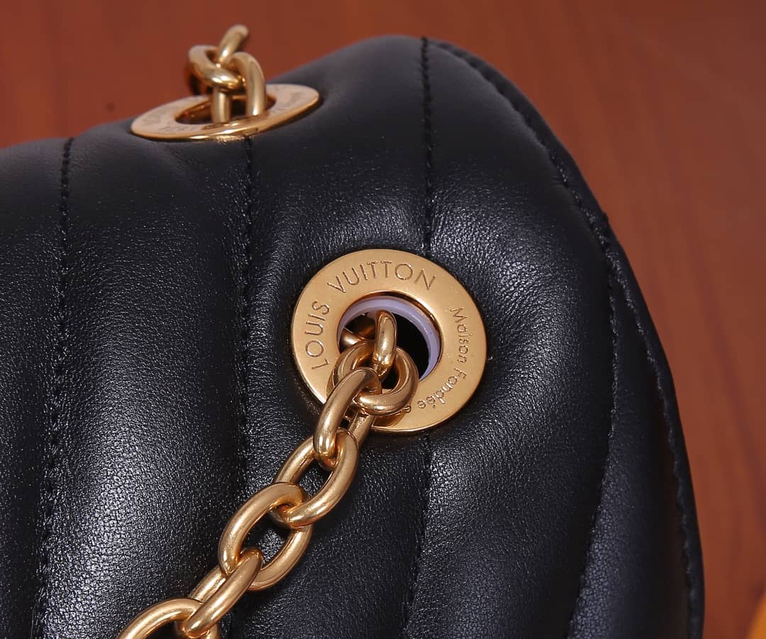 L0vis Vvtt0n New Wave Replica Chain Bag H24 Black M58552