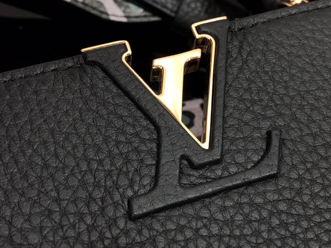 L0vis Vvtt0n Capucines BB Calfskin Handbag Black
