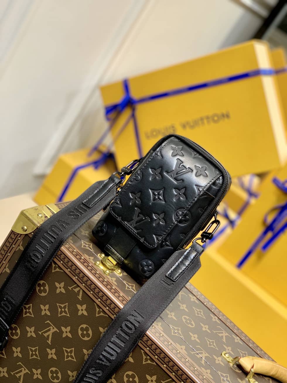 L0vis Vvtt0n x Nigo Flap Double Pouch Black M81005 Replica Phone Bag