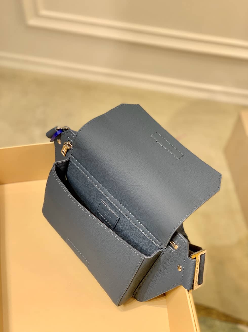 L0vis Vvtt0n New Sling Aerogram M59625 Replica Shoulder Bag