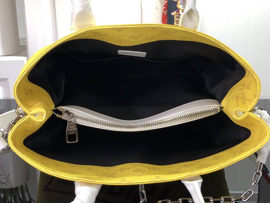 L0vis Vvtt0n “Tourist Vs Purist” Tote Bag