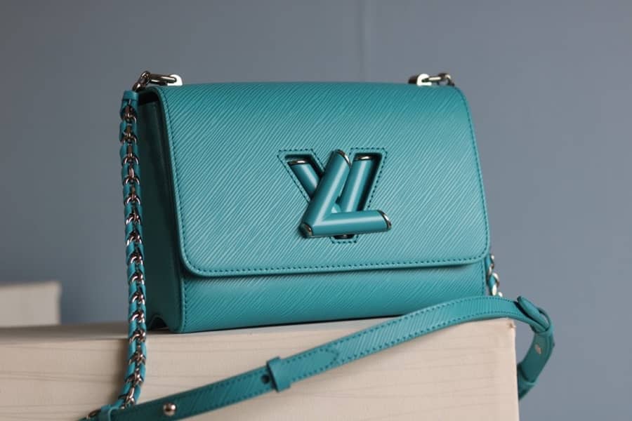 L0vis Vvtt0n Twist MM Chain Leather Replica Bag Green M50282