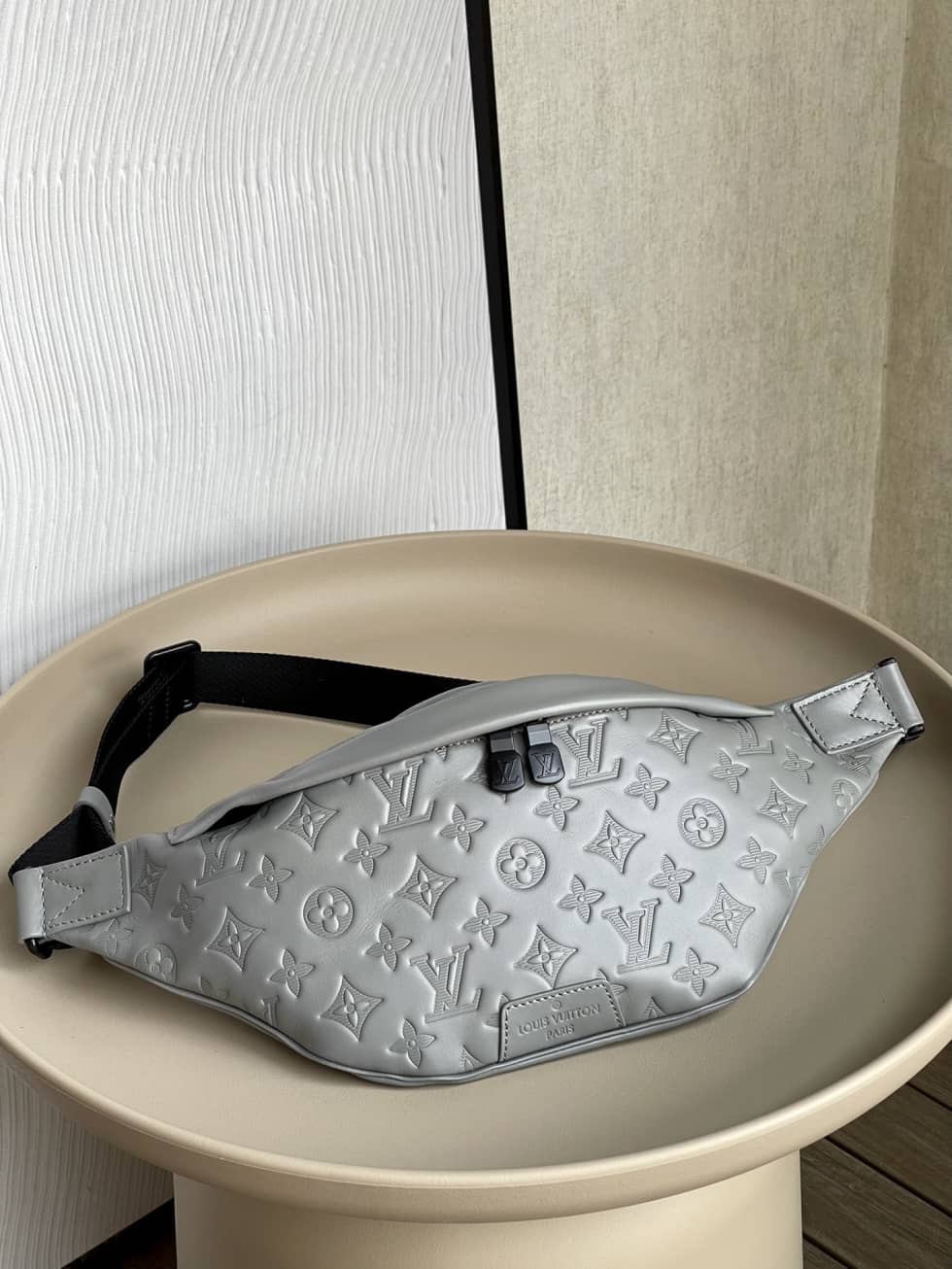 L0vis Vvtt0n Discovery Bumbag Anthracite Gray M46108 Replica Belt Bag