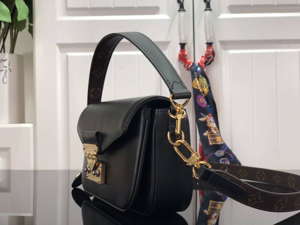 L0vis Vvtt0n Swing Handbag Black M20393 Replica Shoulder Bag