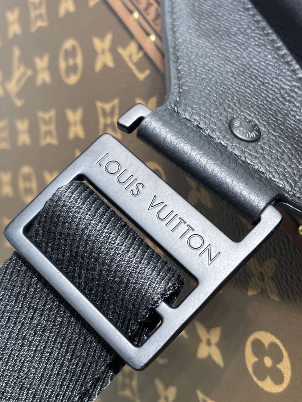 L0vis Vvtt0n Aerogram Slingbag M57081 Replica Shoulder Bag