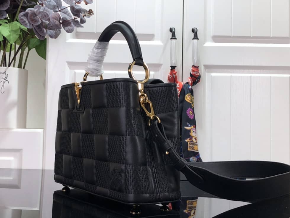 L0vis Vvtt0n Capucines BB Black M59225 Replica Shoulder Bag