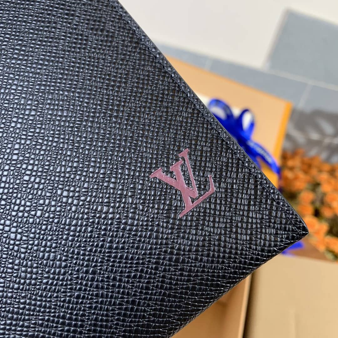 L0vis Vvtt0n Pochette Voyage MM Taiga Leather Replica Blue Red Black M30718