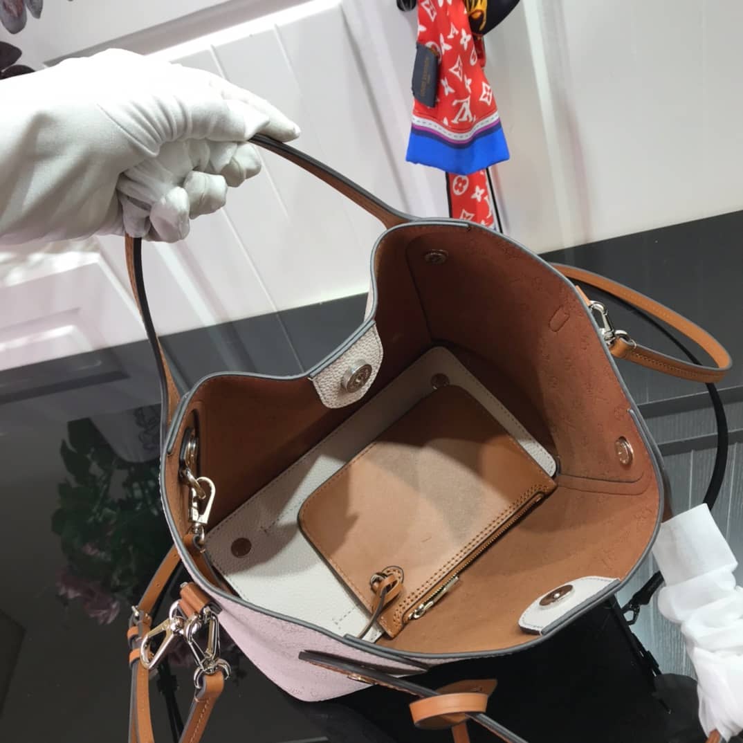 L0vis Vvtt0n Mahina Hina PM Leather Tote Replica White M54353