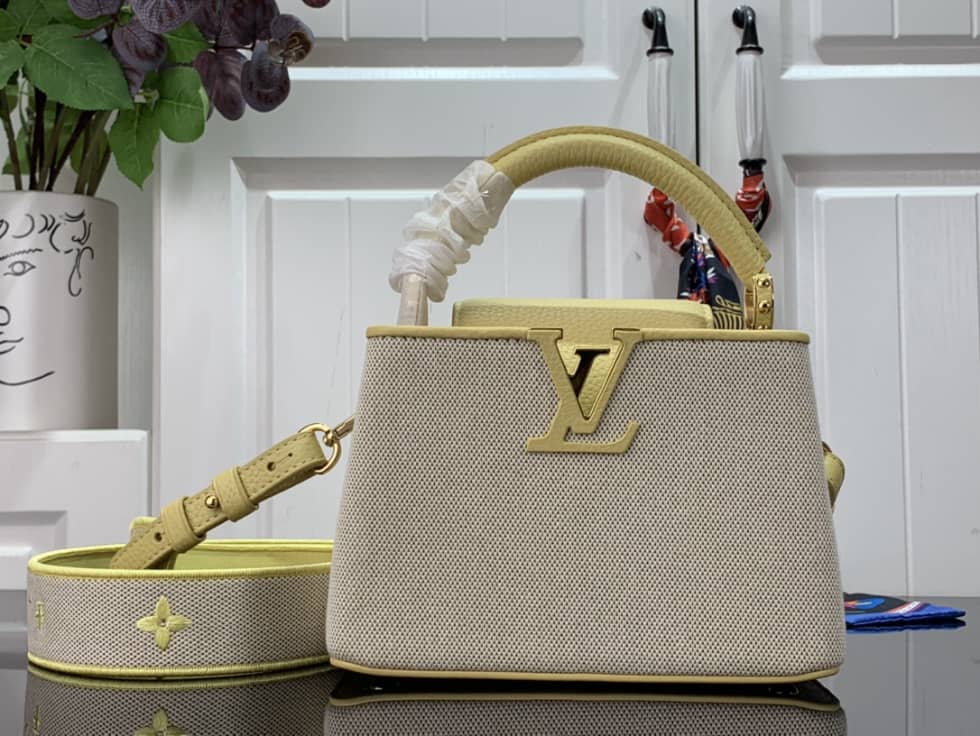 L0vis Vvtt0n Capucines Mini Yellow M59872 Replica Shoulder Bag