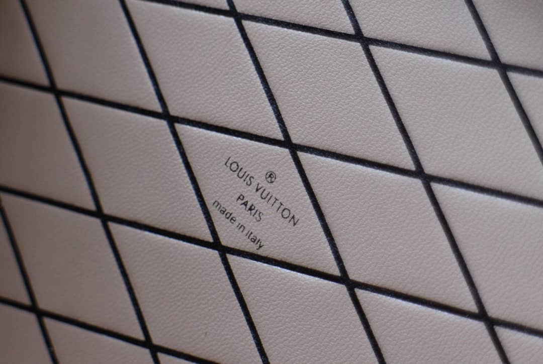 L0vis Vvtt0n Petite Malle Monogram Canvas Replica Bag White M40273