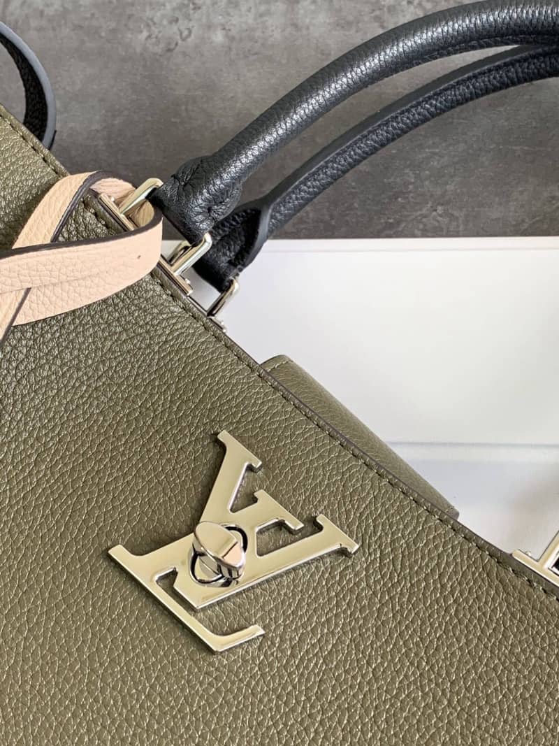 L0vis Vvtt0n Lockme Day Tote Replica Green M53730