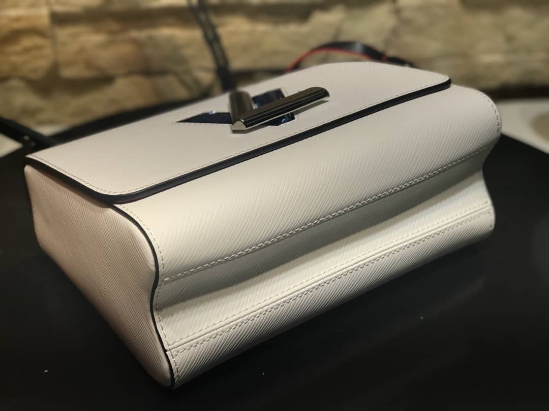 L0vis Vvtt0n Twist MM Bag White M50296 Replica