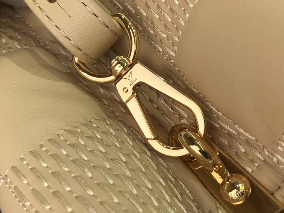 L0vis Vvtt0n Capucines BB Beige M59225 Replica Shoulder Bag