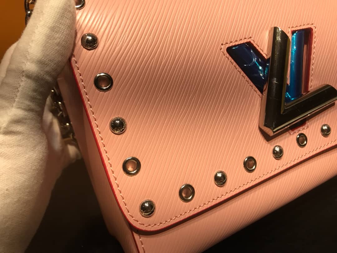 L0vis Vvtt0n Twist MM Inspired Chain Shoulder Bag