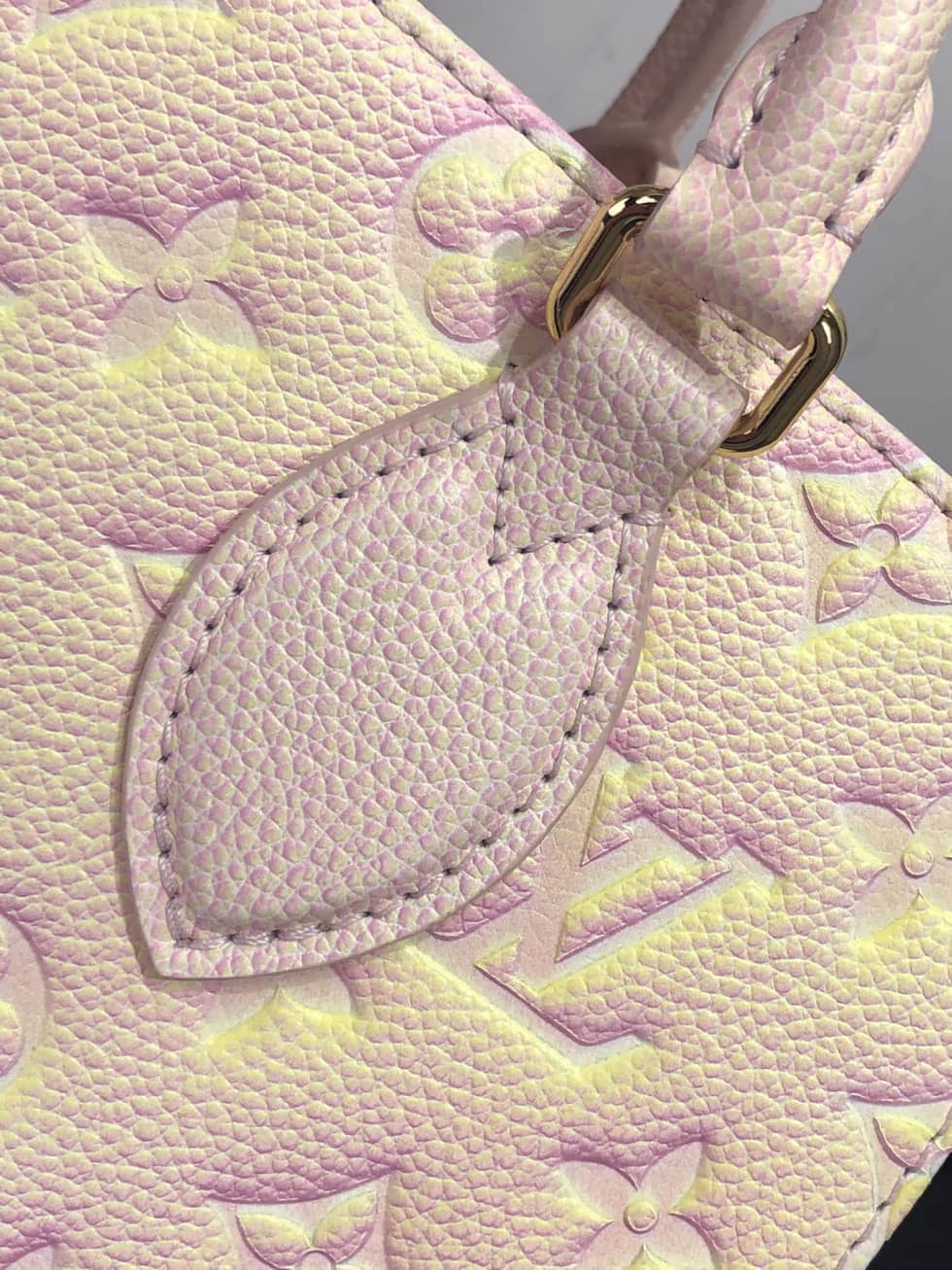 L0vis Vvtt0n OnTheGo PM M46168 Replica Tote