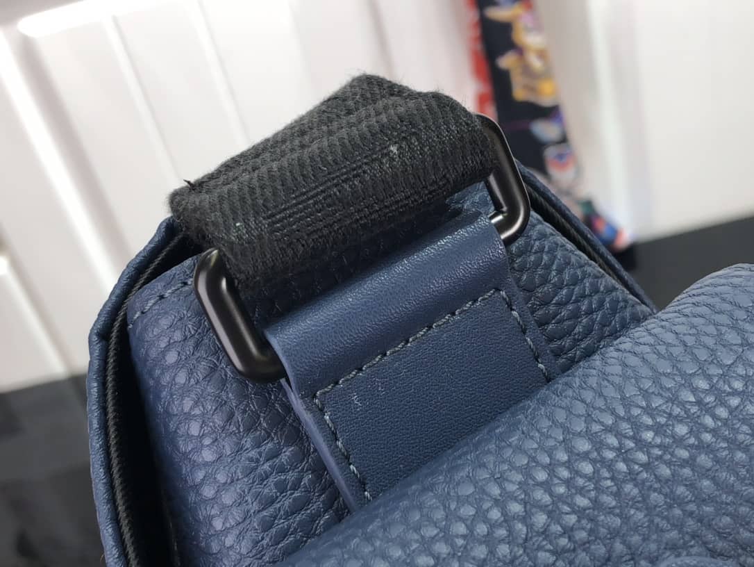 L0vis Vvtt0n Trunk Taurillon Leather Messenger Bag Replica Blue M58494