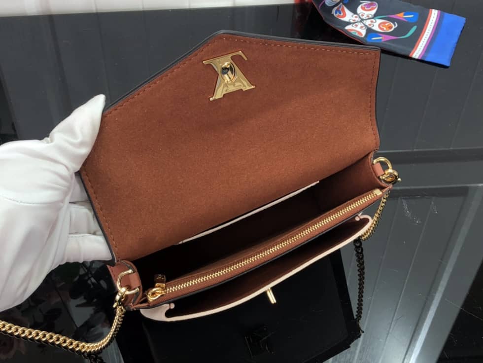 L0vis Vvtt0n Mylockme Chain Pochette M63471 Replica Crossbody Bag