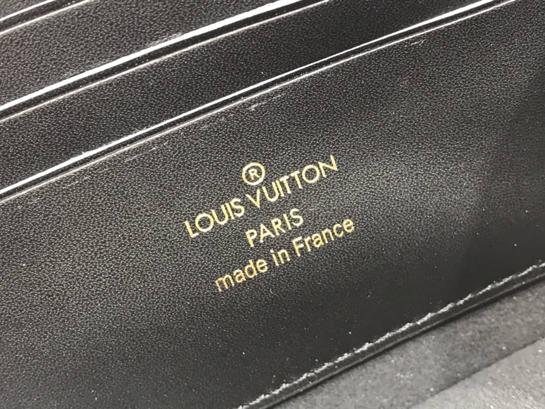 L0vis Vvtt0n Since 1854 Dauphine Chain Replica Wallet Black M69992