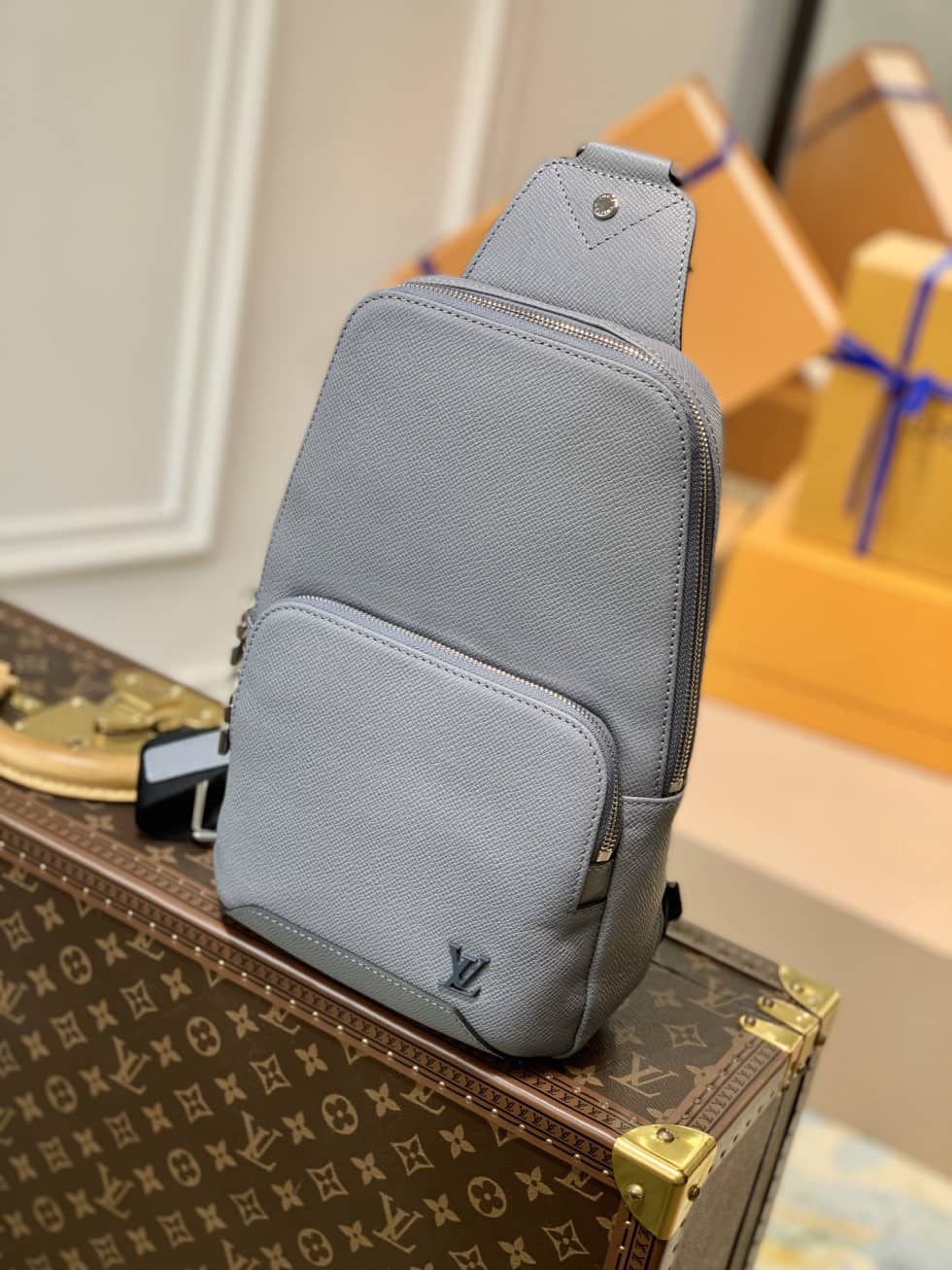 L0vis Vvtt0n Avenue Sling Bag M30801 Replica Shoulder Bag