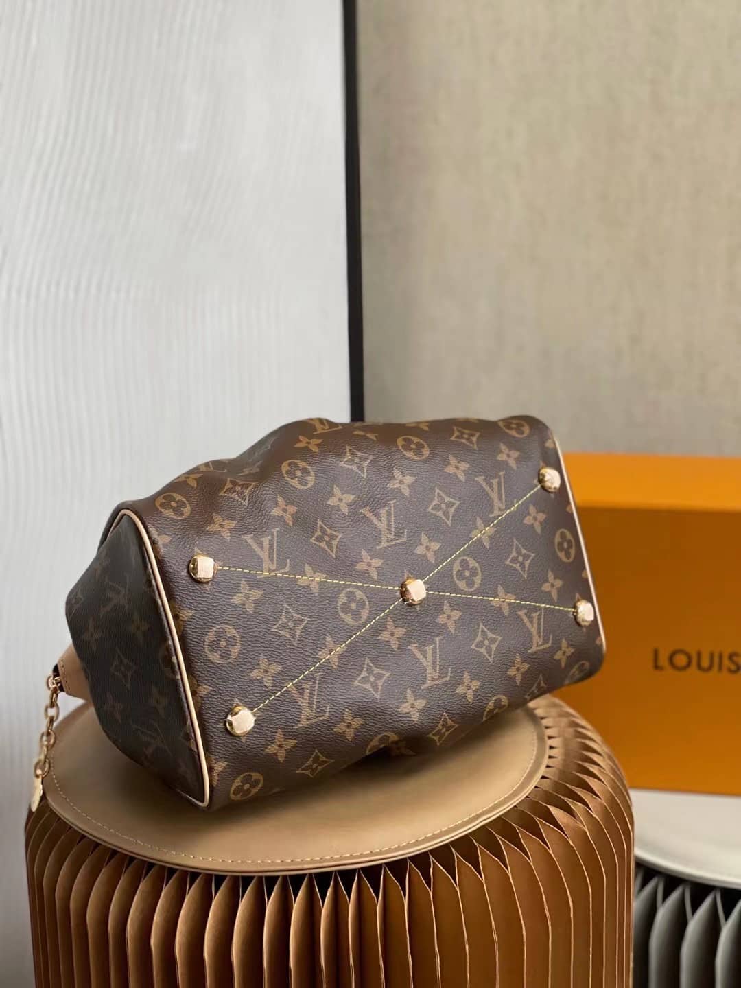 L0vis Vvtt0n Monogram Tivoli PM M40143 Replica Shoulder Bag