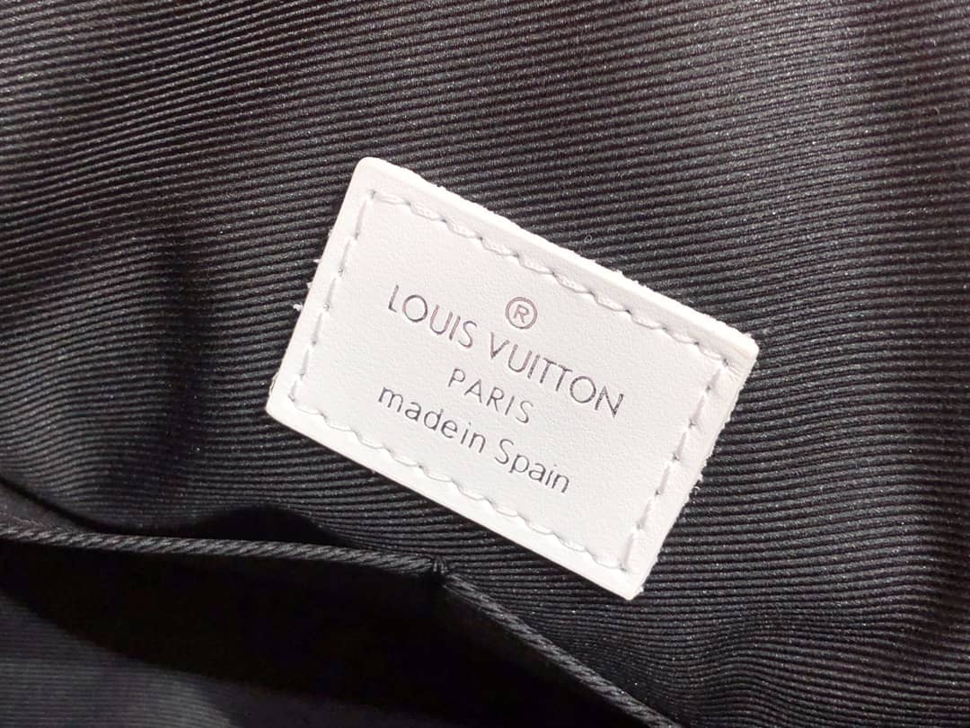 L0vis Vvtt0n “Tourist Vs Purist” Tote Bag