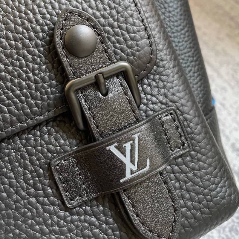 L0vis Vvtt0n Christopher Slim Replica Backpack M58644