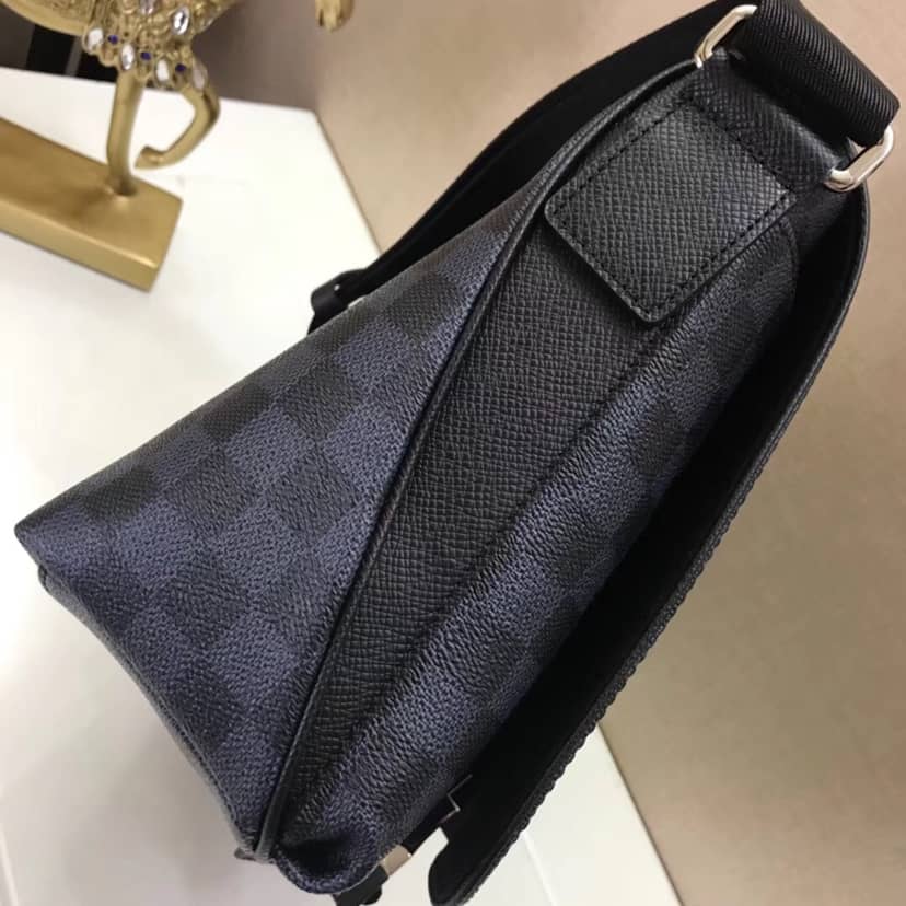 L0vis Vvtt0n Matchpoint Messenger Bag Replica N40010