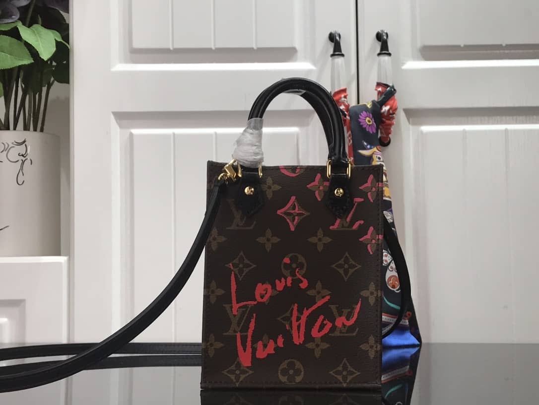 L0vis Vvtt0n Monogram Petit Sac Plat 2Way Replica Shoulder Bag M69442