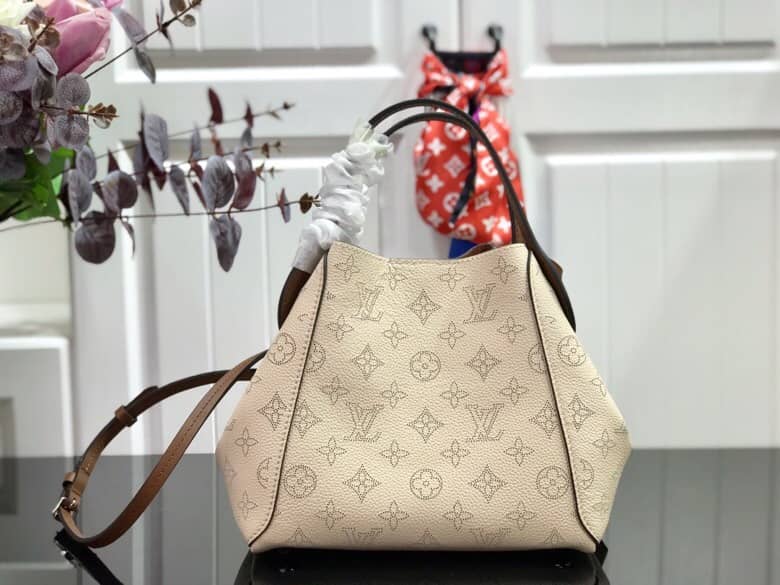 L0vis Vvtt0n Mahina Hina PM Leather Tote Replica Beige M54353