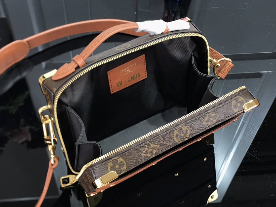 L0vis Vvtt0n x NBA Legacy Handle Trunk Monogram Replica Bag M45785