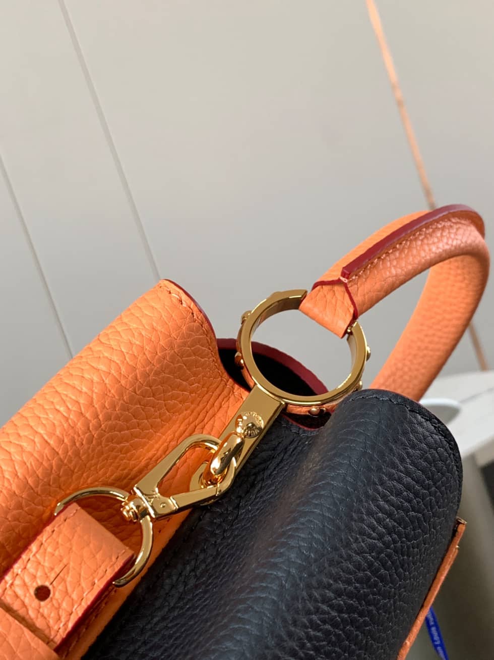 L0vis Vvtt0n Capucines BB Black M58608 Replica Crossbody Bag