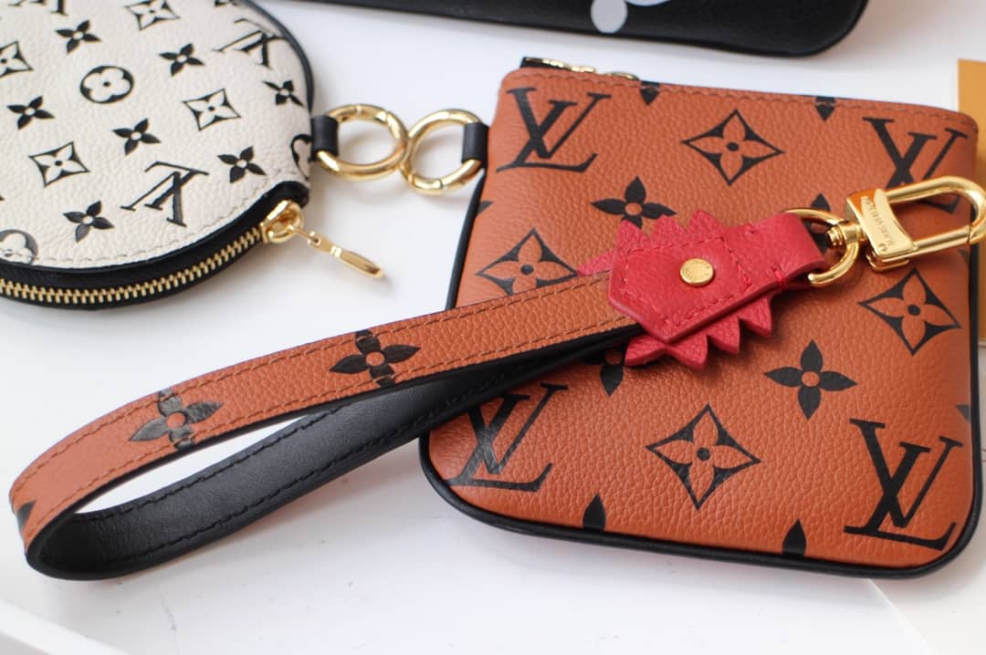 L0vis Vvtt0n Crafty Trio Pouch Monogram Empreinte Replica M69516