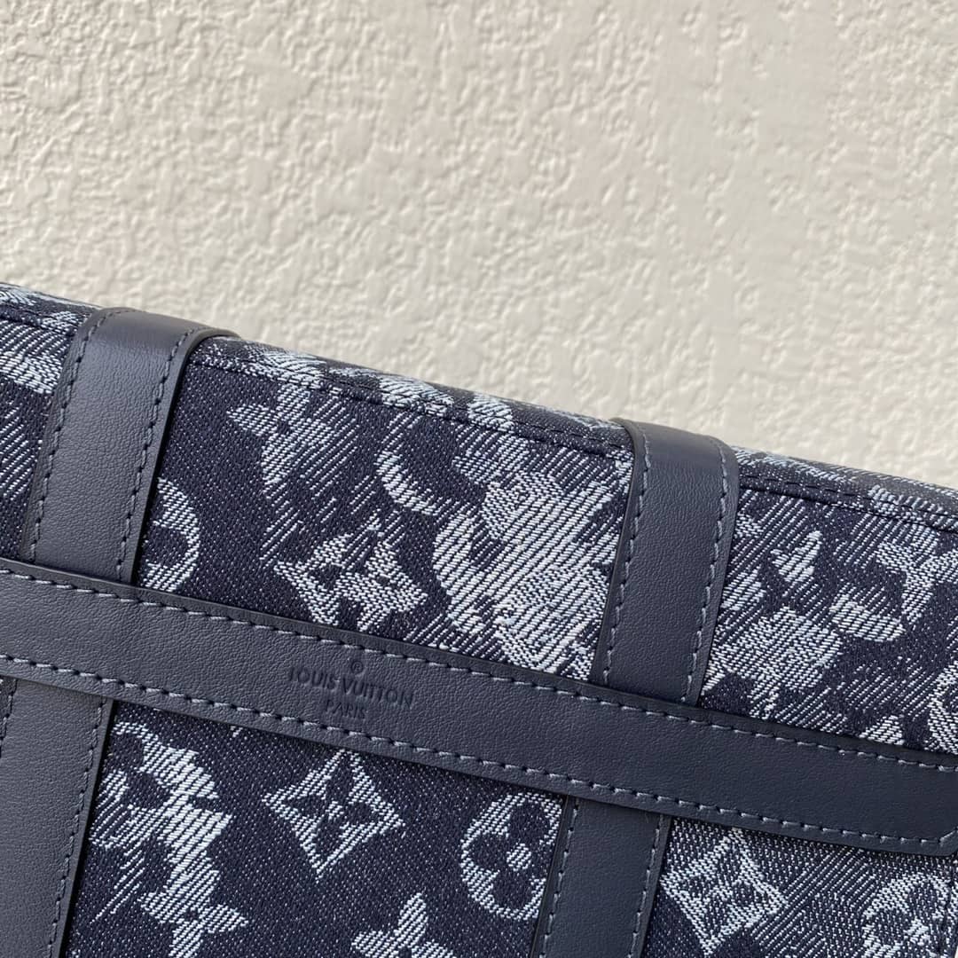 L0vis Vvtt0n Trunk Monogram Messenger Bag Replica Blue M57282