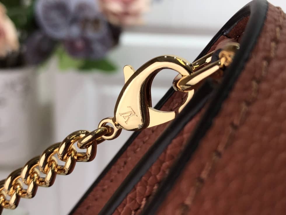 L0vis Vvtt0n Mylockme Chain Pochette M63471 Replica Crossbody Bag