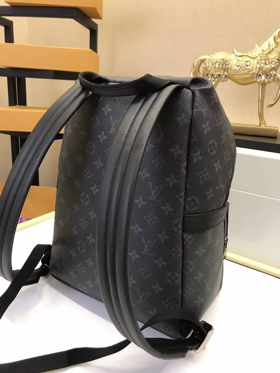 L0vis Vvtt0n Discovery PM Monogram Eclipse Canvas Replica Backpack M43186