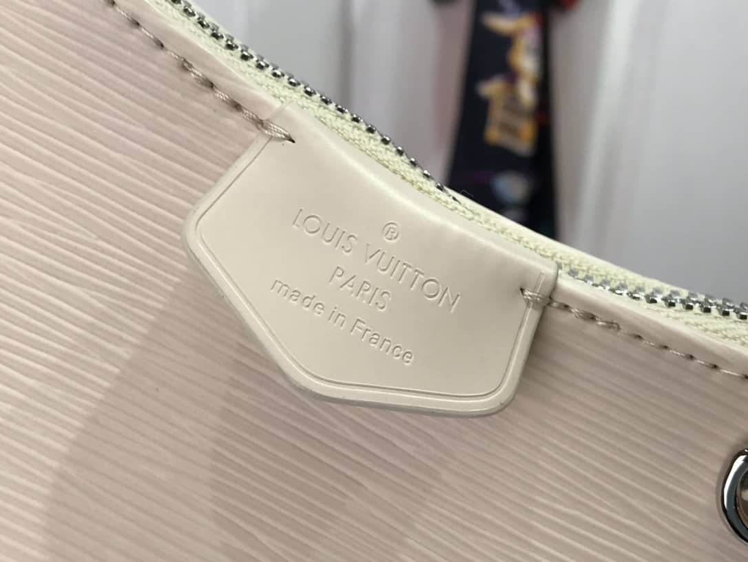 L0vis Vvtt0n Epi Easy Pouch On Strap Replica Bag Beige M80471