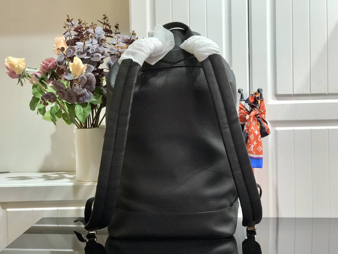 L0vis Vvtt0n Noe Replica Backpack Black Taurillon Leather M55171