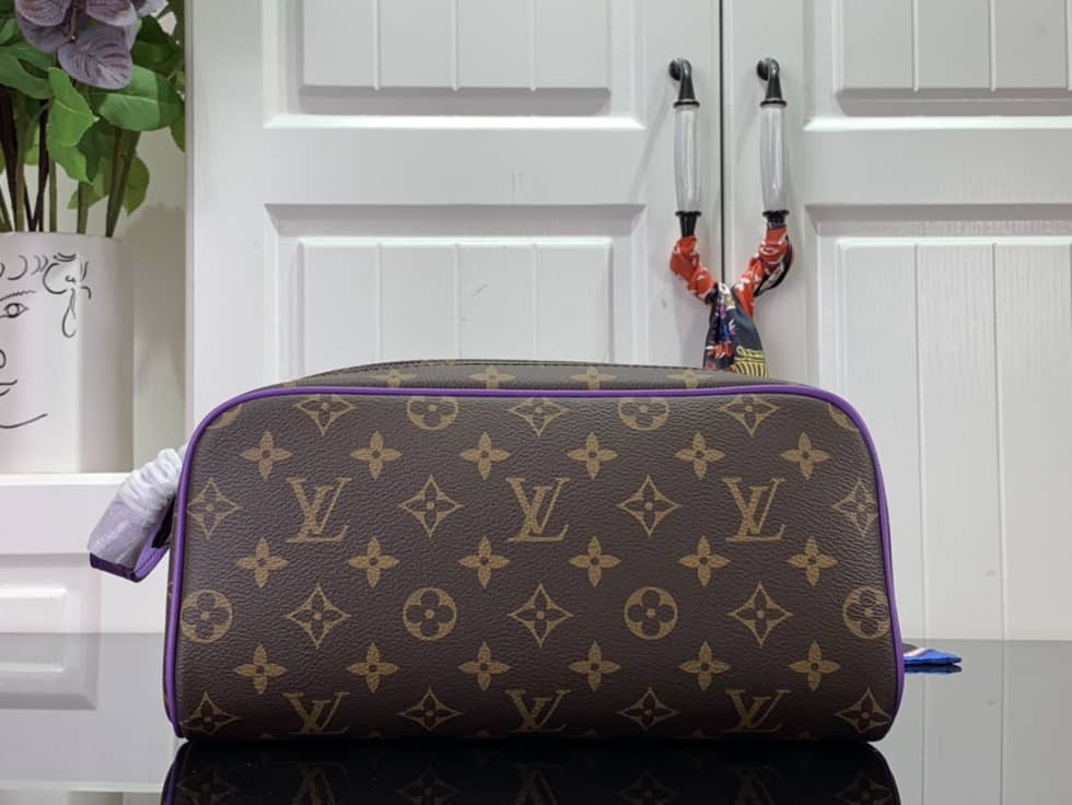 L0vis Vvtt0n Dopp Kit Monogram Canvas Toilet Pouch M46253 Replica