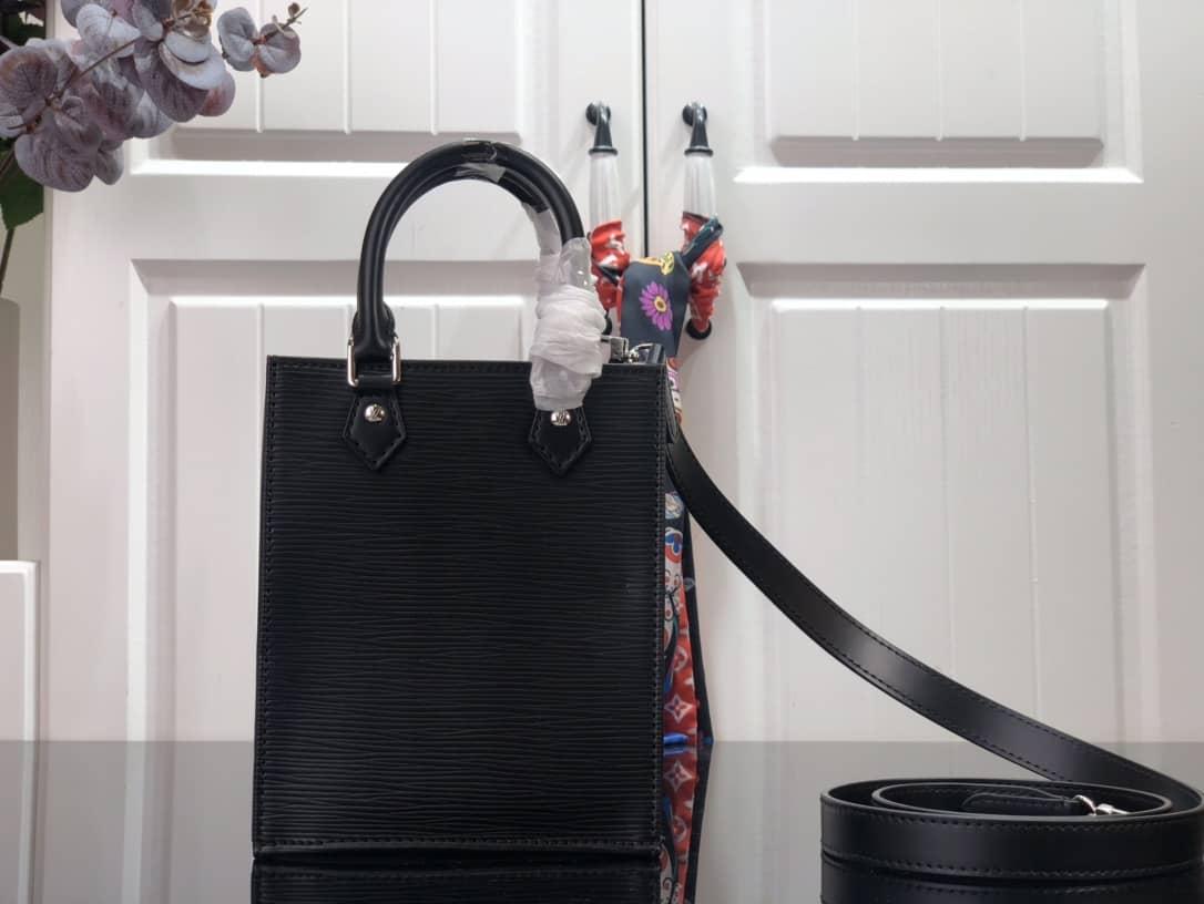L0vis Vvtt0n Petit Sac Plat Flat Shoulder Bag Replica Black M80169