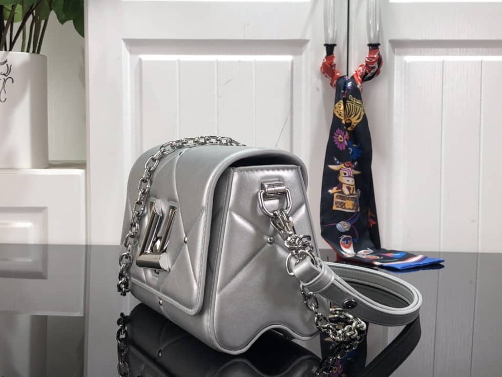 L0vis Vvtt0n Replica Bags Twist PM Leather M59031 Replica Crossbody Bag