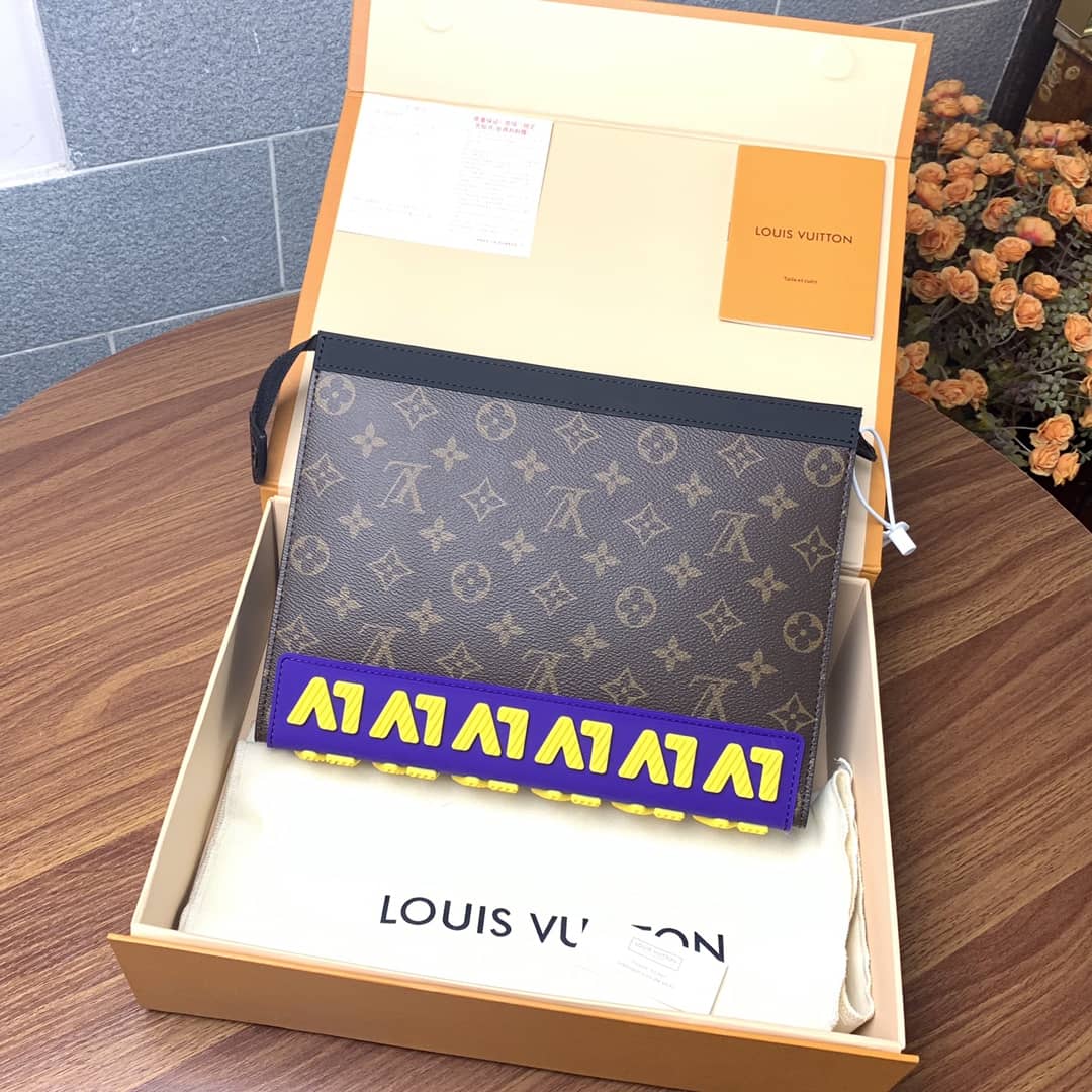 L0vis Vvtt0n Monogram Canvas Replica Pochette Voyage Brown M80792