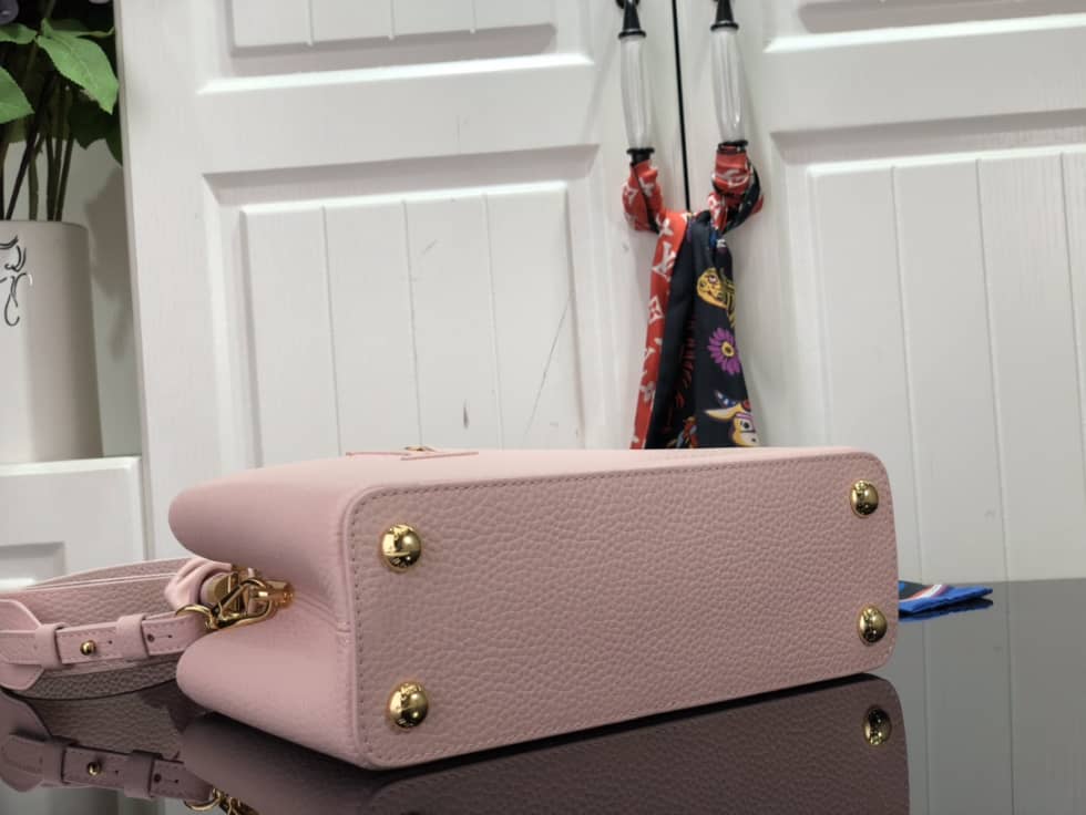 L0vis Vvtt0n Capucines BB Taurillon Leather Bubble Gum Rose M58694 Replica Shoulder Bag