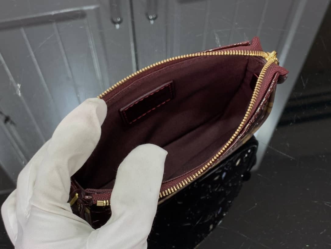 L0vis Vvtt0n Pochette Dupe Monogram Vernis  Accessories  Pouch Purple M58009