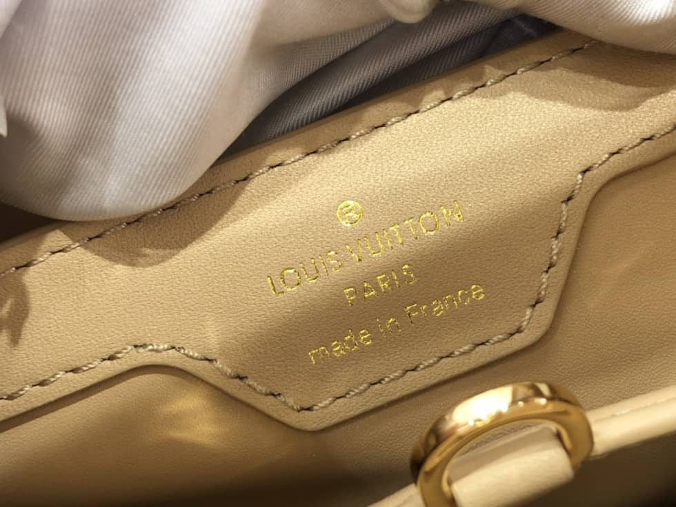 L0vis Vvtt0n Capucines MM Beige M59225 Replica Shoulder Bag