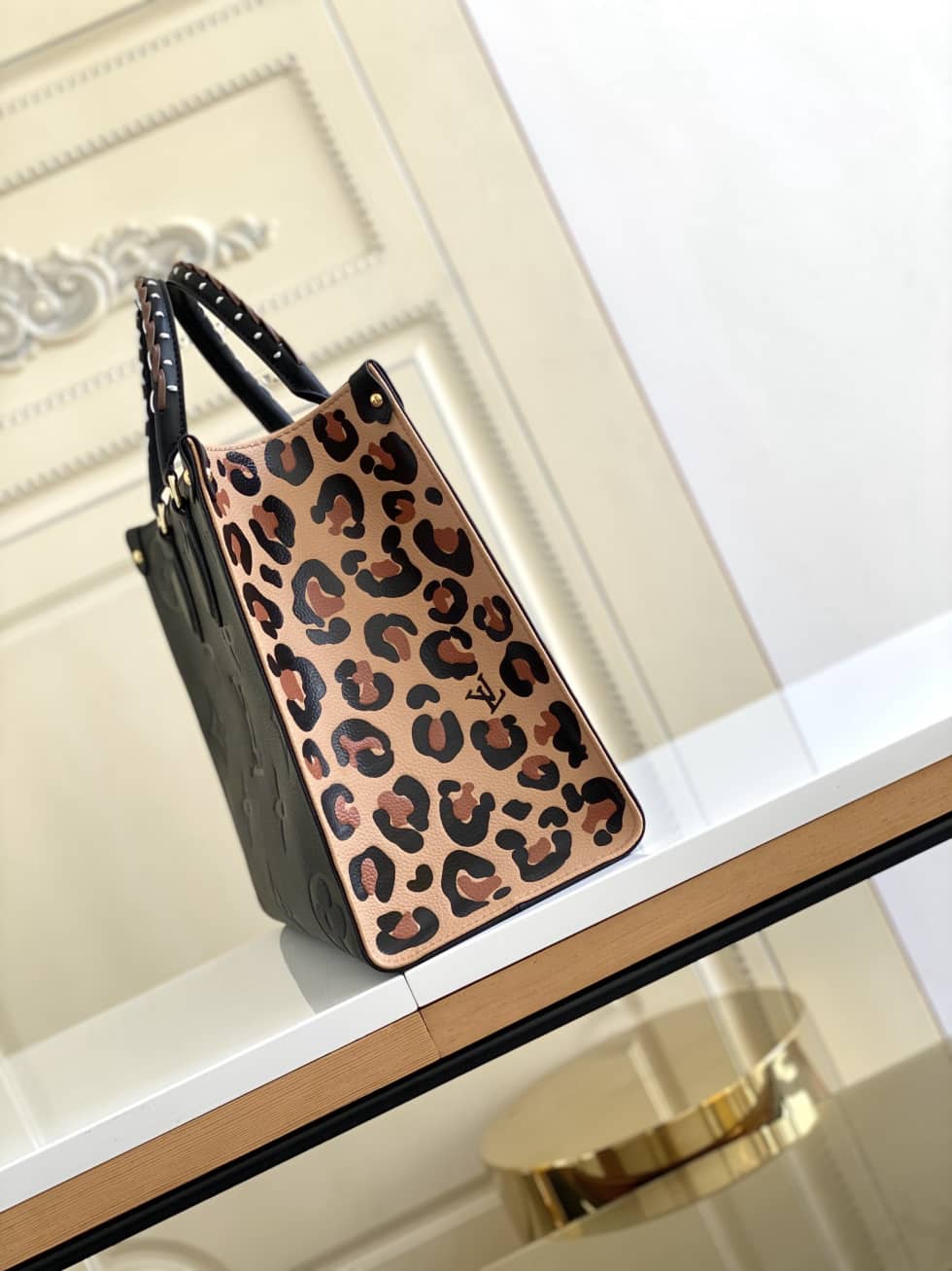 L0vis Vvtt0n Wild At Heart OnTheGo MM Black M58522 Replica Tote