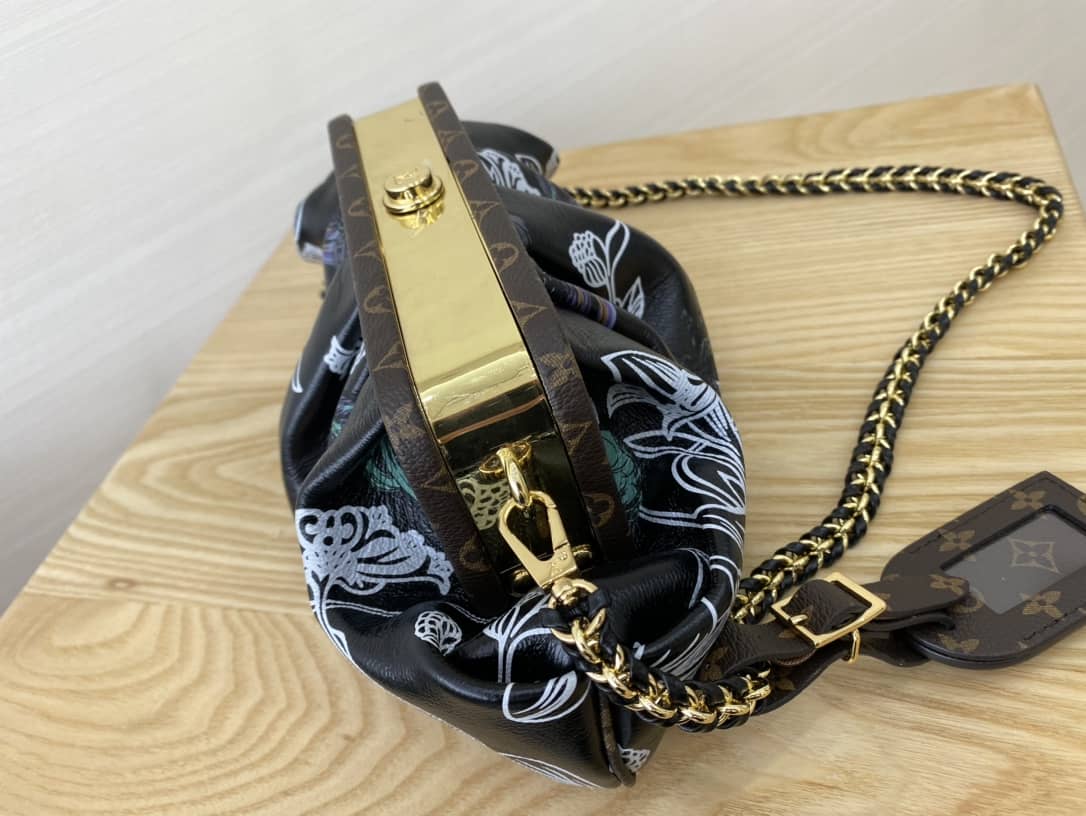 L0vis Vvtt0n Monogram Canvas Boursicot EW Replica Bag Black M45229