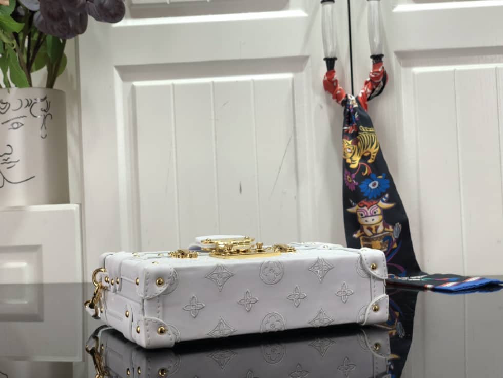 L0vis Vvtt0n Petite Malle Monogram Flou White M20745 Replica Trunk Box