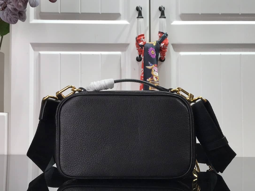 L0vis Vvtt0n Utility Black Replica Crossbody Bag M80450
